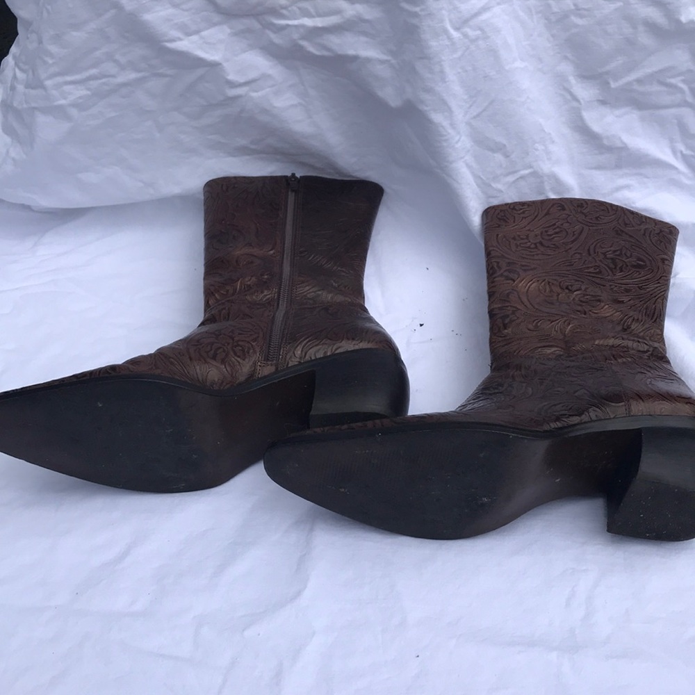 Womens size 8M brown boots. - Picture 3 of 4